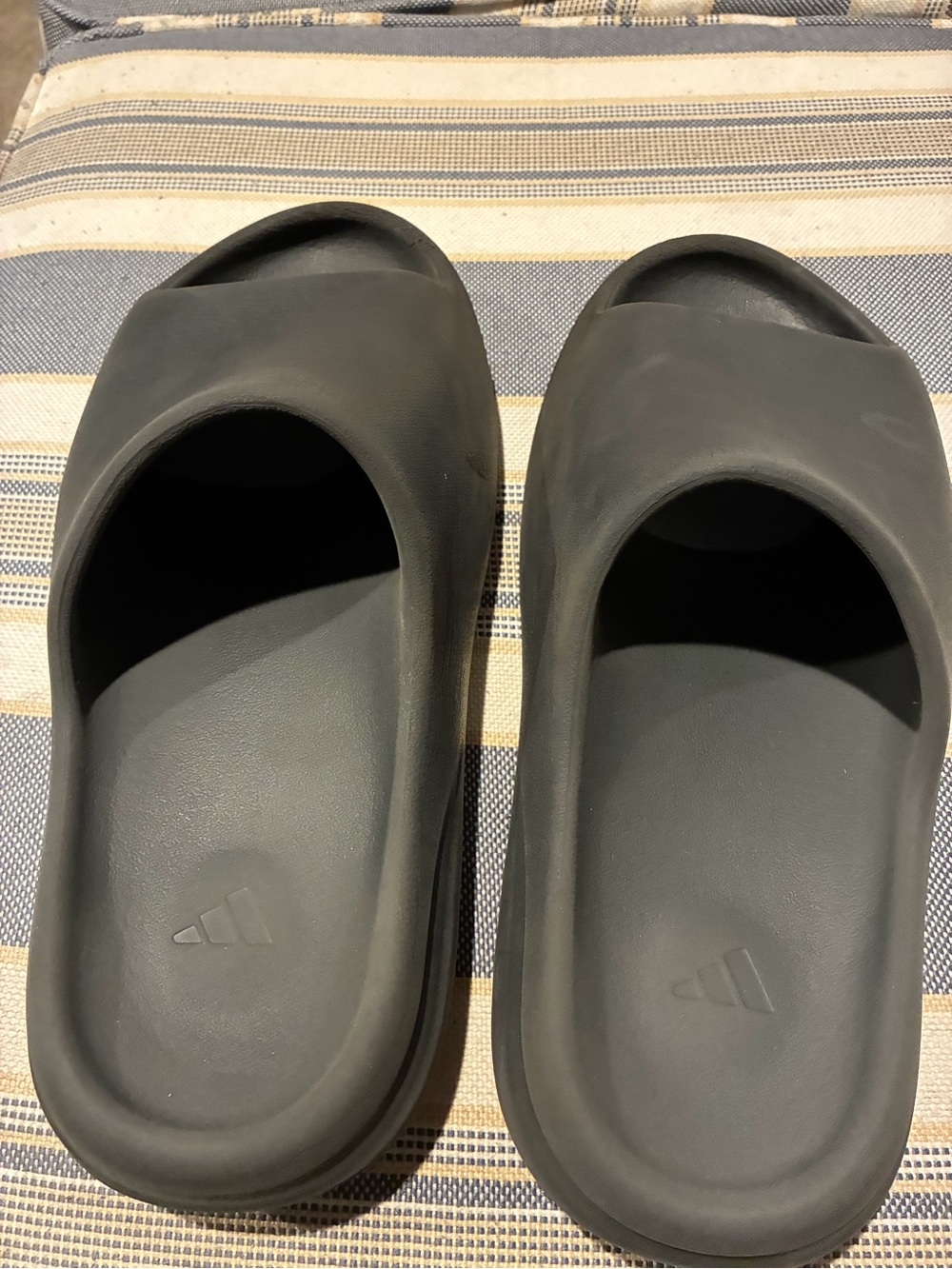 Size 11 Adidas Yeezy Slide Onyx - Picture 3 of 8